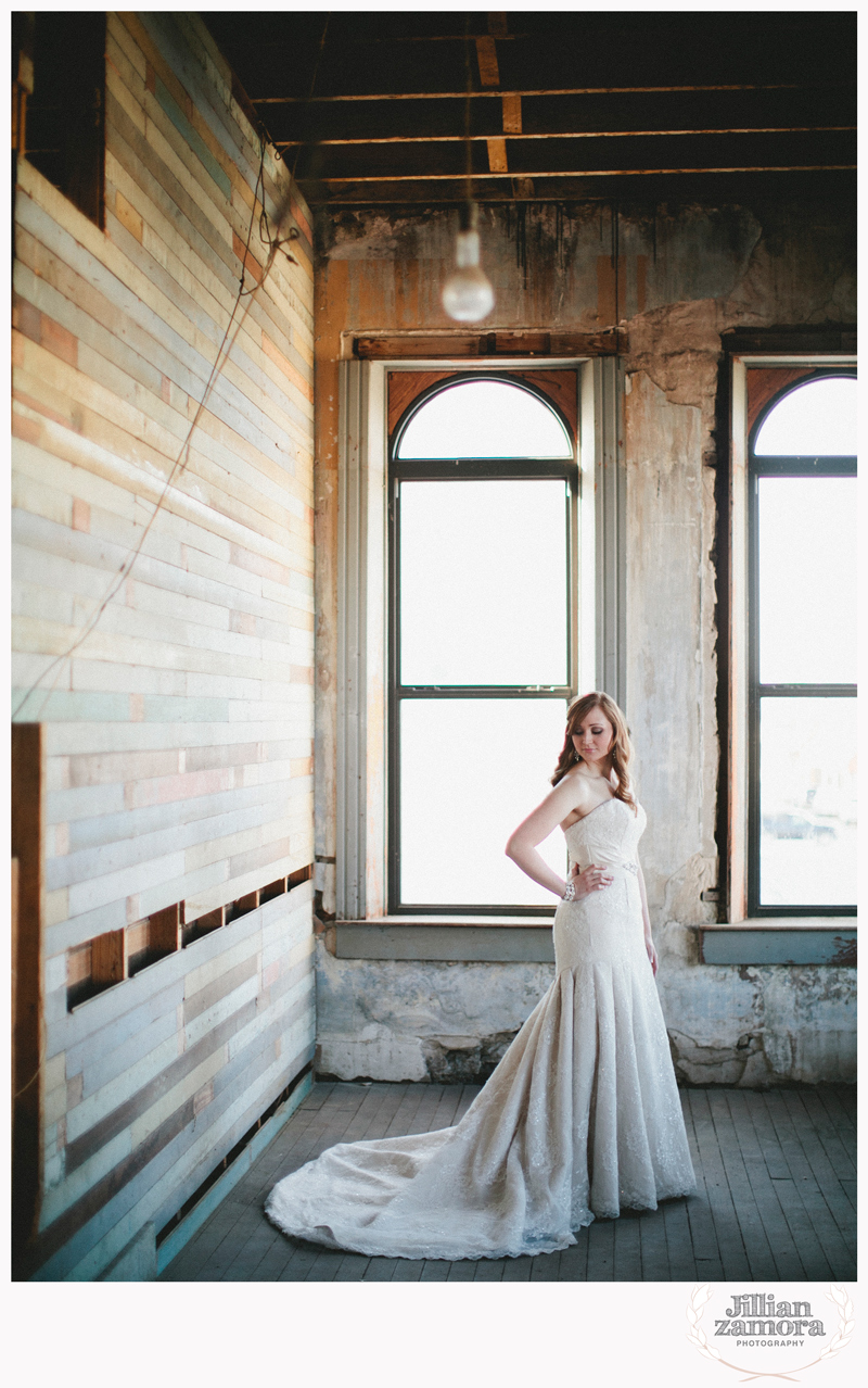 vintage-warehouse-bridals-05