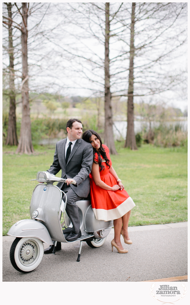 dallas-vintage-vespa-balloon-engagements02