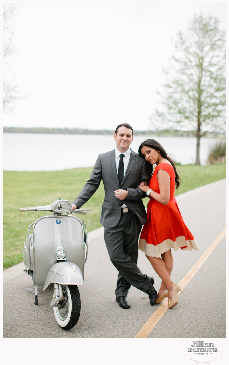 dallas-vintage-vespa-balloon-engagements03