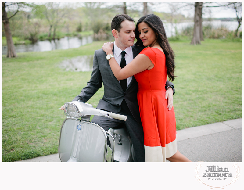 dallas-vintage-vespa-balloon-engagements09